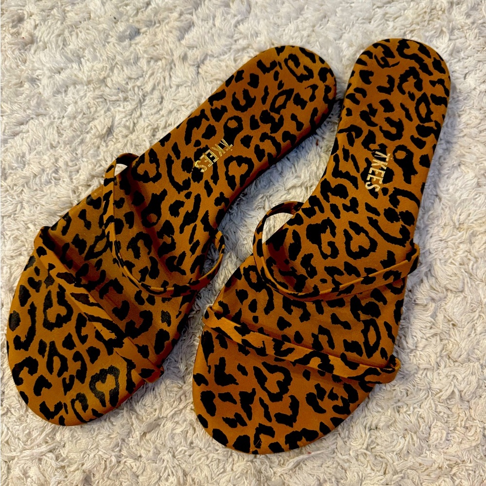 Women’s size 8 excellent condition Gemma cheeta sandals
